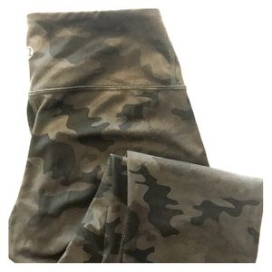 Lululemon camo crops size 4.